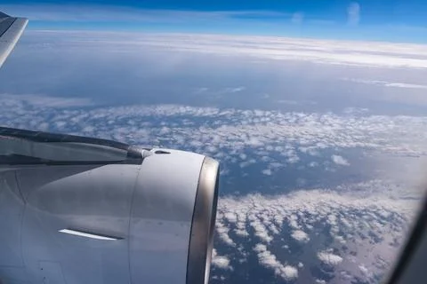 View of the clouds and blue sky from an airplane window. Foto stock