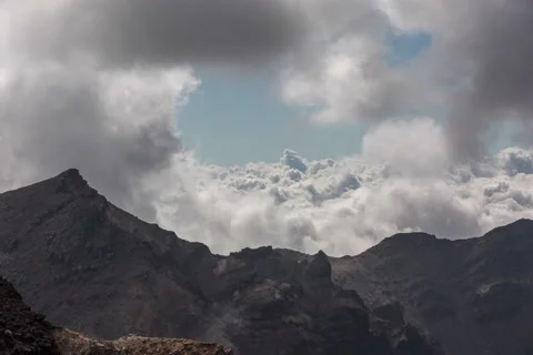 View of clouds over beautiful mountain Stock-Footage 66001892