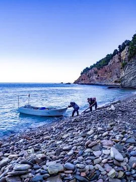 View of the coast and mountains 库存照片