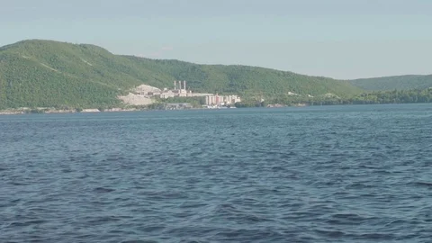 View of coastline of Samara Luka and Zhigulevskie mountains 스톡 동영상 77821950