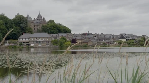 View of Combourg Castle from Lac Tranquille 库存影片 285423334