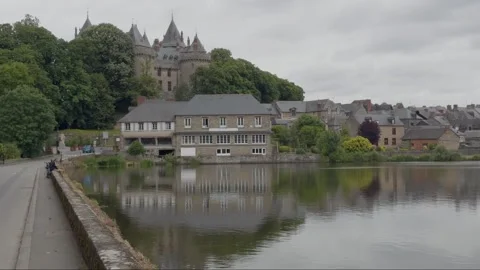 View of Combourg Castle from Lac Tranquille 库存影片 285423359