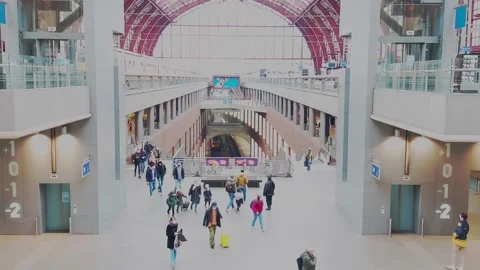 View on commuters in the departure and arrival hall of Antwerp Railway Station. Stock Footage 169011278