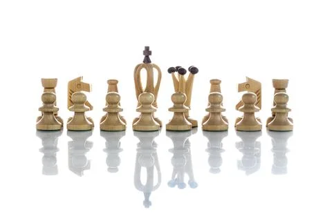 A view of complete white chess pieces. Wooden chess pieces against white co.. Foto stock