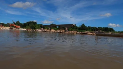 View of the construction of the Mahavavy River crossing Video stock 312707439