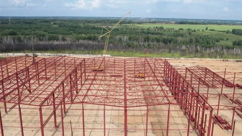 View of the construction site of a large factory Vídeos de archivo 263875471