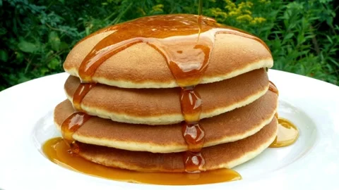 View of Cooked pancakes with syrup. Pancake with sauce. Stock-Footage 336589002
