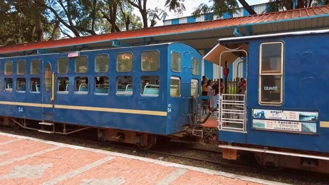 View of Coonoor train station, as part of Nilgiri mountain railway. Видео 129642286