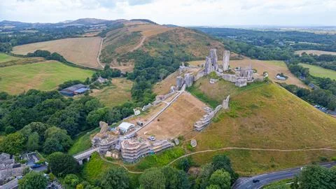 View of Corfe castle during a cloudy day, England Fotos Stock