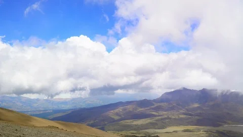 View of the Cotopaxi vulcano Видео 112417524