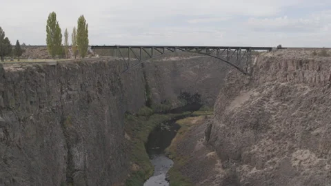 View of Crooked River High Bridge on overcast day Video stock 332256267