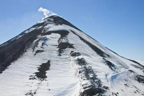 A view of the current cone of Karymsky volcano from a helicopter Foto stock