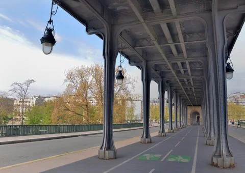View on cycle path above the bir hakeim bridge in paris Stock Photos