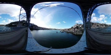 View of D. Luís bridge with Rabelo boat on the river Douro in 360º VR Stock Footage 85518657