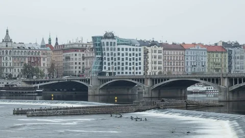 View of dancing house over the river in Prague Timelapse Video stock 124857967