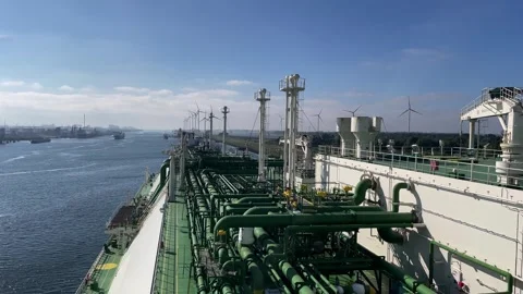 View from the deck of the gas carrier ship to the seaport terminal. Vídeos de archivo 331352917