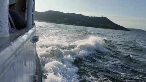 View from the deck of a moving vessel looking back at a strong white water wake 库存影片 337277290