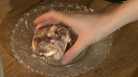 View of decorator puts cakes in crystal dish Stock Footage 44160564