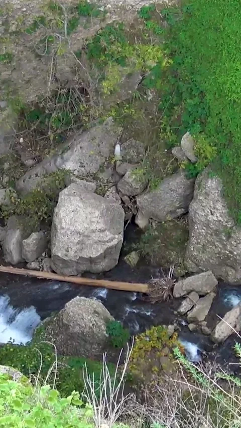 A view into the deep gorge of mountain river during day time. 動画素材 300365141