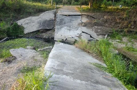 View of the destroyed road bridge Foto stock