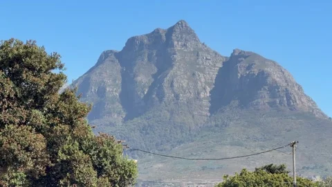 View of Devil’s Peak from Mowbray in Cape Town. Stock Footage 334064884