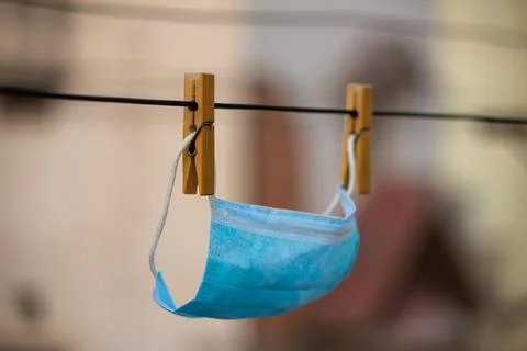 View of disposable breath filter face mask with ear loop. Foto stock