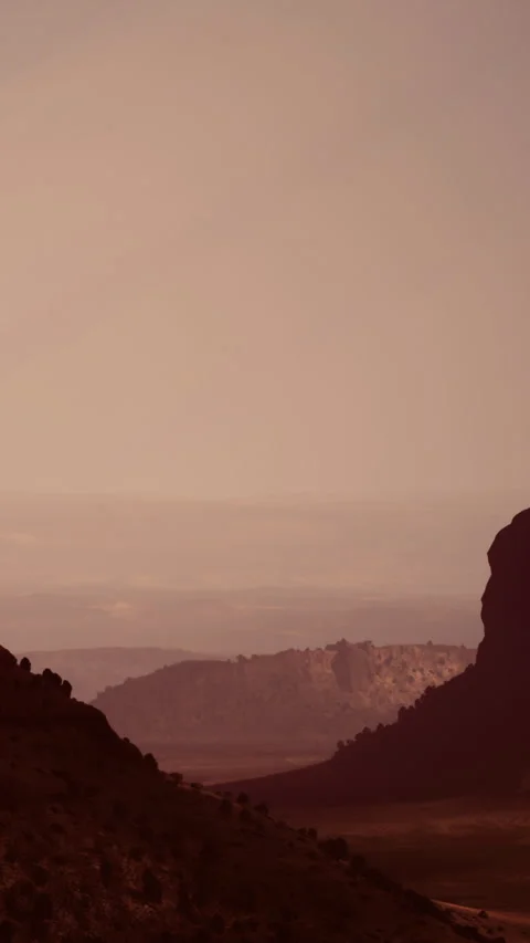 View of distant mountains and valleys at sunset in a desert landscape 库存影片 334107071