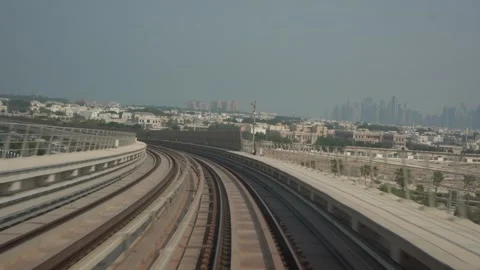 View of Doha metro tracks leading towards the skyline, Qatar. Stock-Footage 343683981