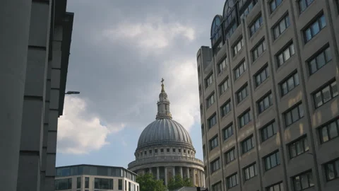 A View of the dome of St. Paul's Cathedral. London. Stock Footage 92601651