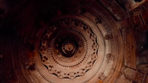View of the dome of the Sun temple in Modhera, Gujarat, India	 Stockbeeldmateriaal 134900180