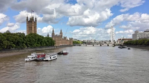View down the River Thames in the City of London Stock-Footage 283290337