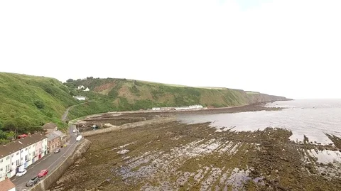 View down rocky Scottish coast Video stock 80112152