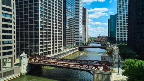View down row of bridges through the Chicago ship canal surrounded by Fotos Stock