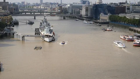 View down to the Thames river from Tower bridge with HMS Belfast Vídeo Stock 96393765