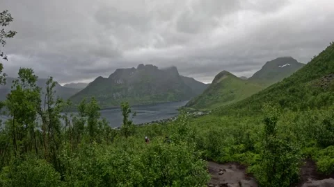 View of dramatic mountain peaks and fjord from hiking trail in Norway Vidéo 342059363