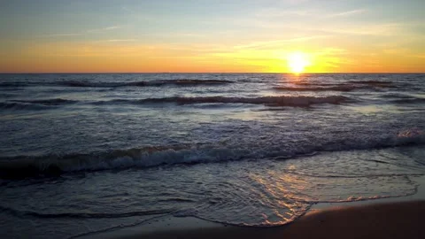 View of the dramatic sunset landscape at the Baltic seaside Vídeo Stock 201418143