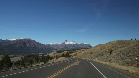 View Driving Toward Pilot Peak Mountain Clear Day 스톡 동영상 145825816