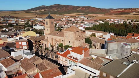 View from drone, city of urda, spain, toledo, Spanish villages, church, traditio Vídeos de archivo 227900648