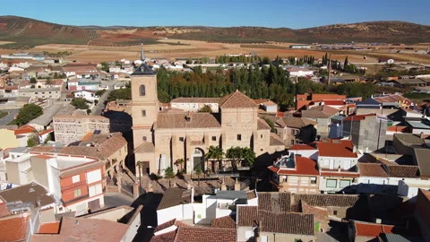 View from drone, city of urda, spain, toledo, Spanish villages, church, traditio Vídeos de archivo 227900841