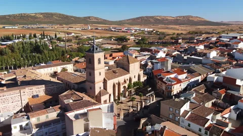 View from drone, city of urda, spain, toledo, Spanish villages, church, traditio Vídeos de archivo 227900849