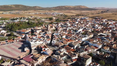 View from drone, city of urda, spain, toledo, Spanish villages, church, traditio Vídeos de archivo 227900926