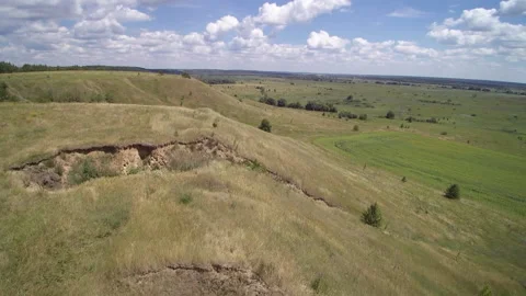 View from the drone. Field, steppe, hills, mounds, ravines, trees. Stockbeeldmateriaal 149297006