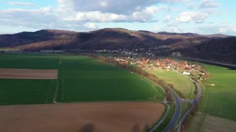 View of drone of landscape of river Weser and village Doelme  in Germany Vidéo 151976997
