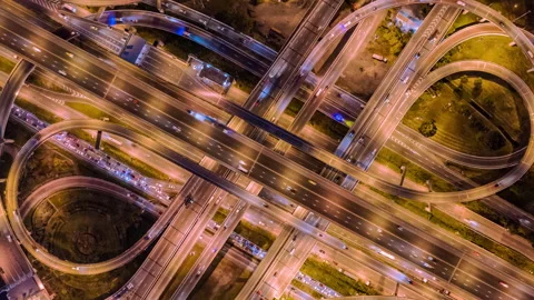 View from drone Smooth traffic on the elevated expressway Vídeos de archivo 258831712