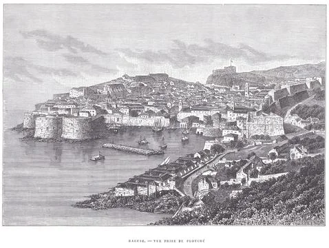 View of Dubrovnik Old Town from the harbor with ancient walls and fortress Ilustración de archivo