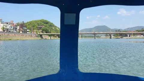 A view from a duck boat floating in the river Stock Footage 193561203