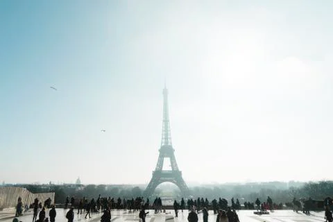 View of Eiffel tower against clear sky with tourists in foreground Stockfoto's
