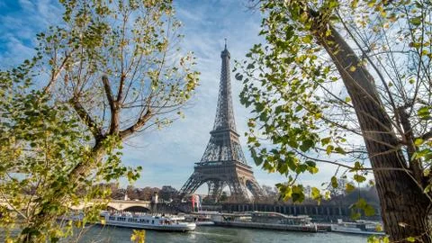 View of the Eiffel tower and the river Seine in Paris, France Foto stock