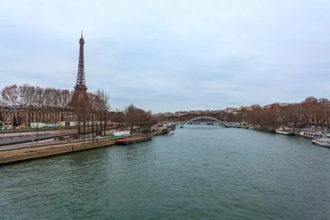 View of Eiffel Tower and sienna river in Paris, France Foto stock