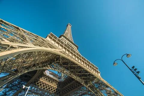View of Eiffel tower with blue sky, Paris, France Foto stock